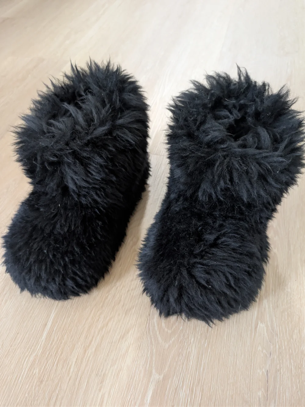 UGG Classic Short Fluff Momma Boot Black Y2K Winter Pull On Boots Size 6